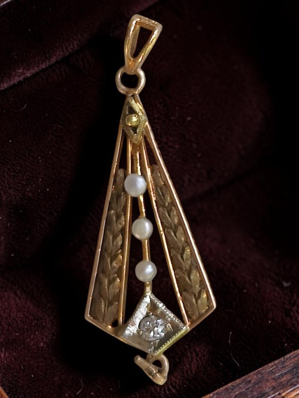 💎  10k gold Victorian lavelier Pendant Necklace with White Pearls & Diamond